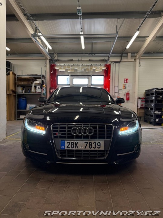 Audi A5 3,0 176 kW | 3× S line 2010