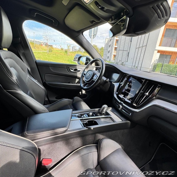Volvo Ostatní modely XC60 T6 Rdesign Black, tažné 2021