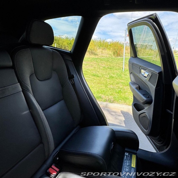 Volvo Ostatní modely XC60 T6 Rdesign Black, tažné 2021