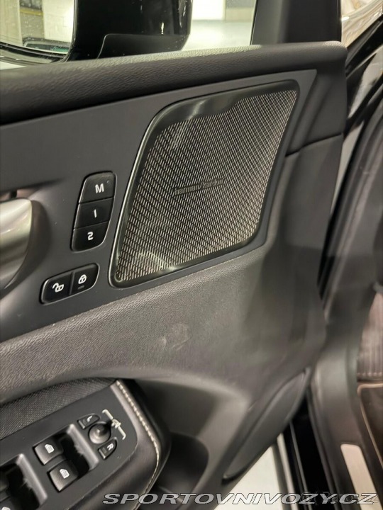 Volvo Ostatní modely XC60 T6 Rdesign Black, tažné 2021