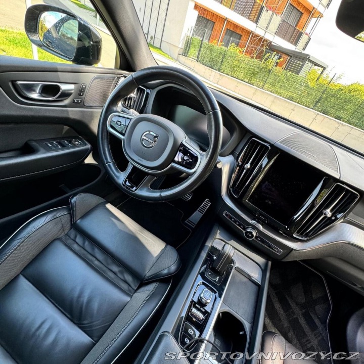 Volvo Ostatní modely XC60 T6 Rdesign Black, tažné 2021