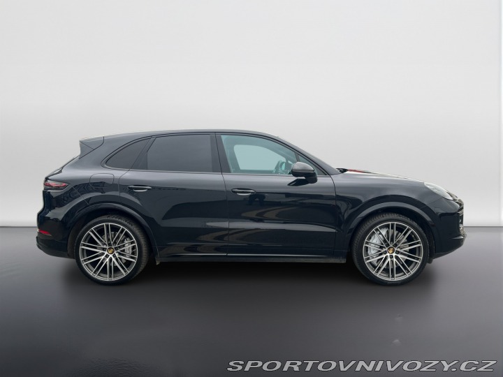 Porsche Cayenne Turbo 2021