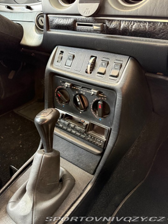 Mercedes-Benz Ostatní modely 123 W 123 300D 1800