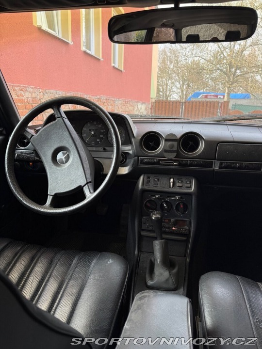 Mercedes-Benz Ostatní modely 123 W 123 300D 1800