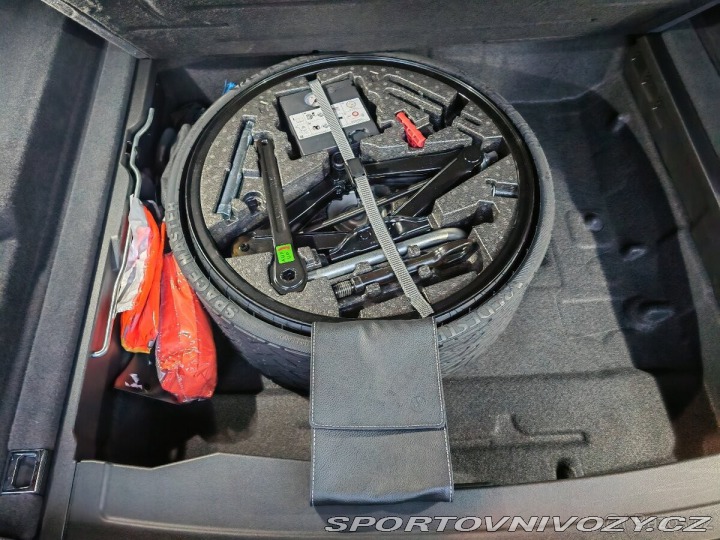 Volkswagen Ostatní modely Touareg 3,0 TDi /ČR /rok 2022 / 1800