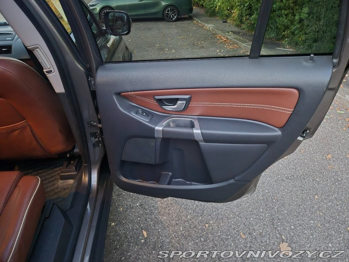 Volvo Ostatní modely XC90 2,4 D5 Executive 2011, 2010