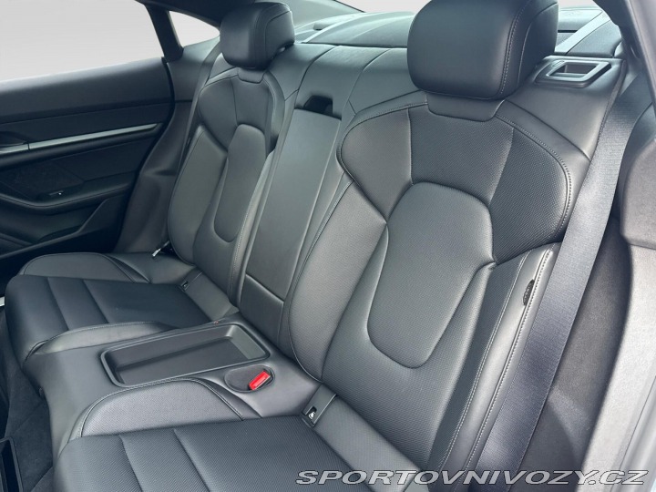 Porsche Taycan 4 2025