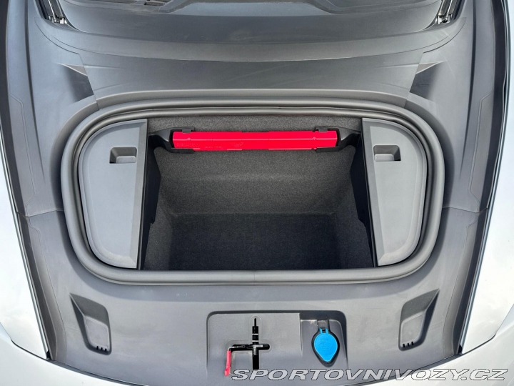 Porsche Taycan 4 2025