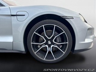 Porsche Taycan 4 2025