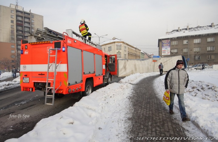 Dopravní nehoda kamiónu na kruhá